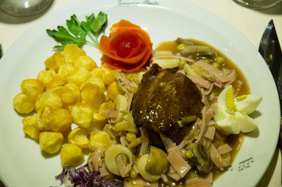 BA: Tango Show and Optional Dinner at Esquina Homero Manzi - Drinks included: what you get at dinner (and how wine is handled)
