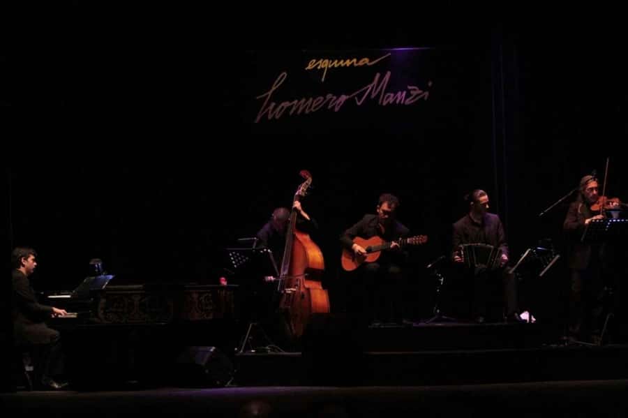 BA: Tango Show and Optional Dinner at Esquina Homero Manzi - The 10pm tango show: golden-age style with live singers and strong stage energy