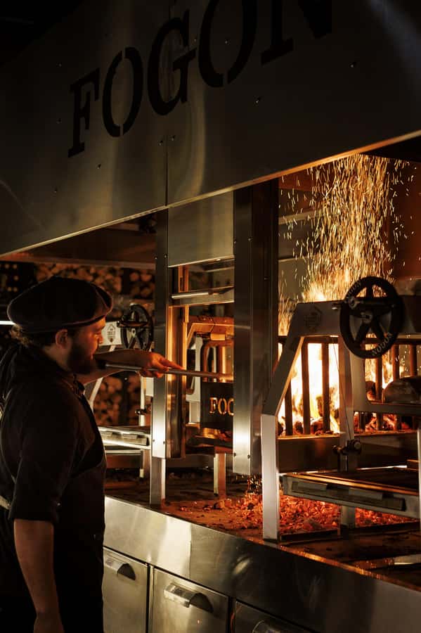 Buenos Aires: 9-Course Argentine Meat Tasting at Fogón Asado - Inside the Asador Performance: How the 9 Courses Are Built