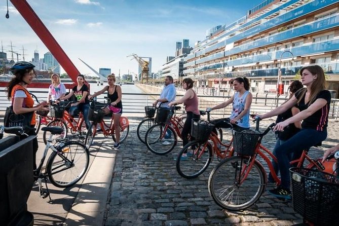 Buenos Aires Bike Tour: San Telmo and La Boca Districts - Hopping on a Beach Cruiser in Buenos Aires