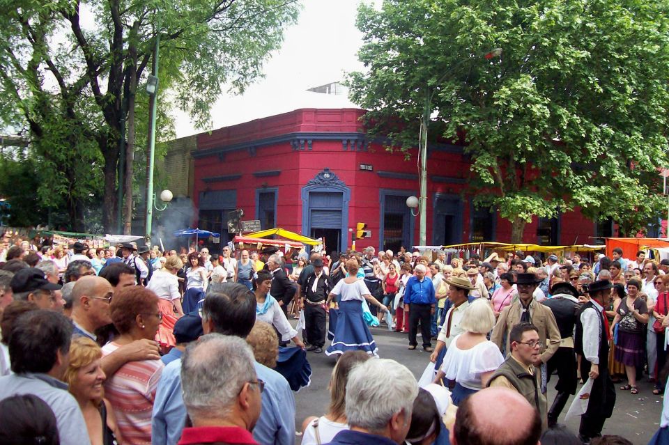 Buenos Aires Fairs: San Telmo & Mataderos Cultural Tour - Mataderos Cultural Fair: ponchos, silver, folk music, and games