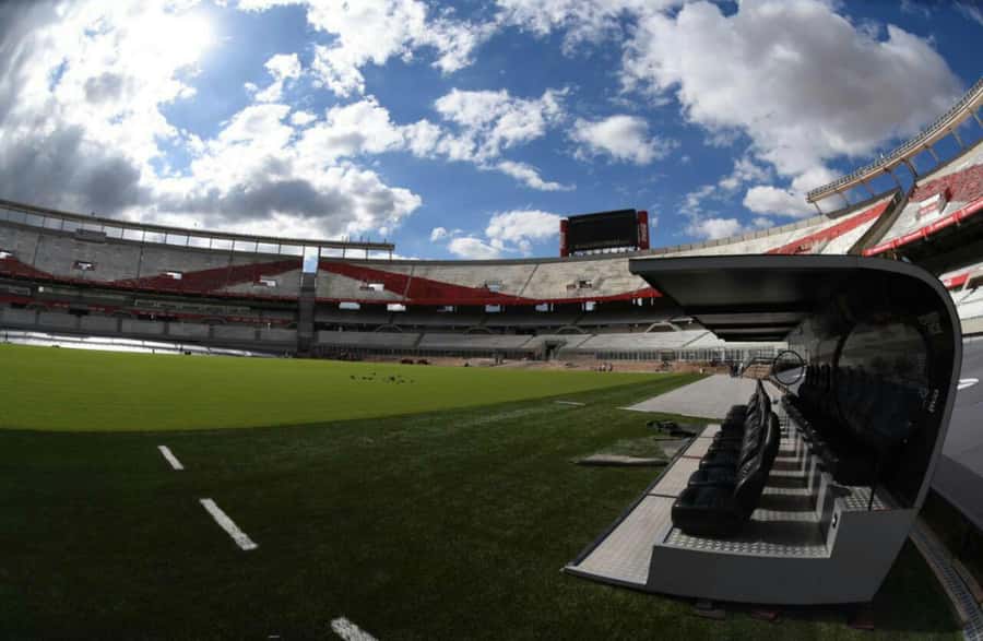 Buenos Aires: Hop-On Hop-Off Bus and Football Museums - A 48-hour double-decker ride that actually fits real plans