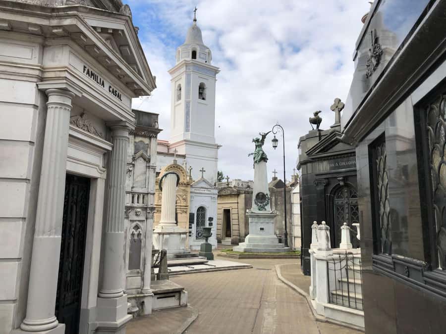 Buenos Aires: La Recoleta Cemetery Guided Tour in English - Recoleta Cemetery: Why a Guided English Walk Works So Well
