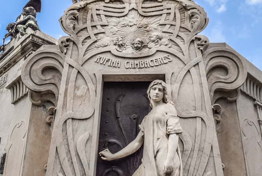 Buenos Aires: La Recoleta Cemetery Guided Tour in English - The Tour Flow: About 110 Minutes of Cemetery Highlights