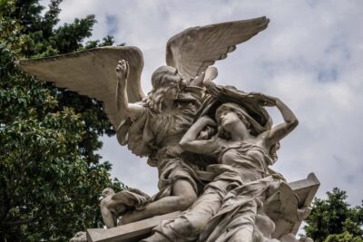 Buenos Aires: La Recoleta Cemetery Guided Tour in English - Finding Junín 1760 and the Orange-Tshirt Guide