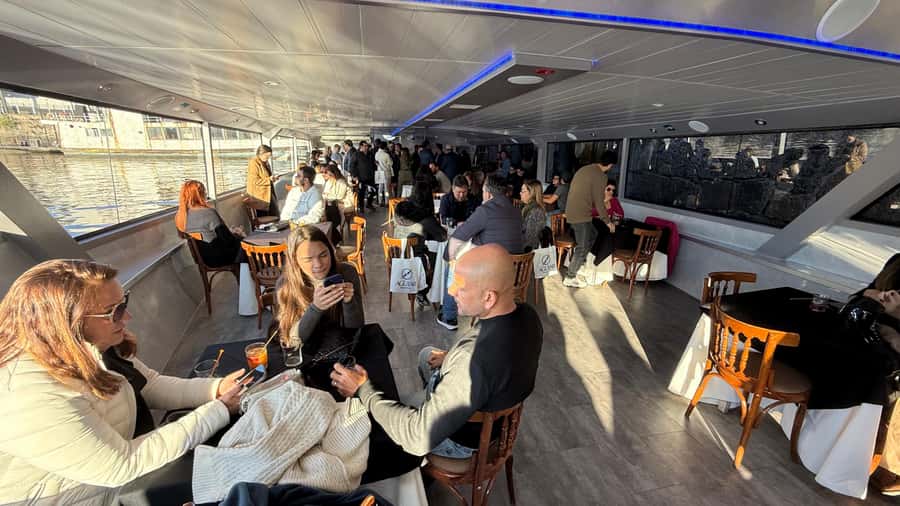Buenos Aires: Puerto Madero Sunset Cruise with Open Bar - Finding Seats and Getting Your Photo Spot