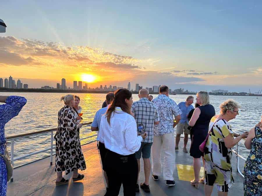 Buenos Aires: Puerto Madero Sunset Cruise with Open Bar - Timings by Month: The Departure Windows That Matter