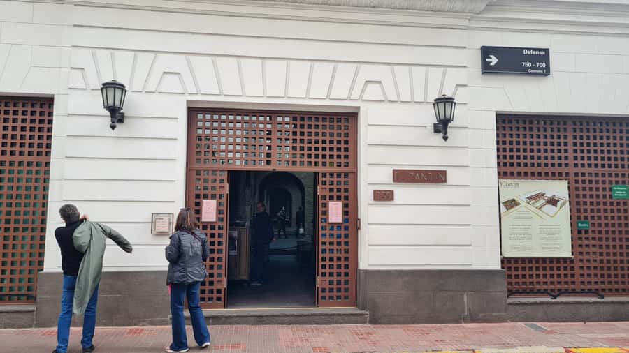 Buenos Aires: San Telmo, History, Bars, and Tango! - El Viejo Almacén and tango culture in the street