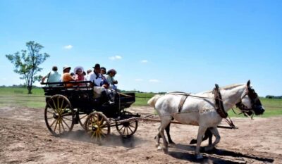 Buenos Aires: Santa Susana Ranch Day Tour, BBQ & Shows - The Pulpería Welcome: Empanadas, Wine, and That First Ranch Feeling
