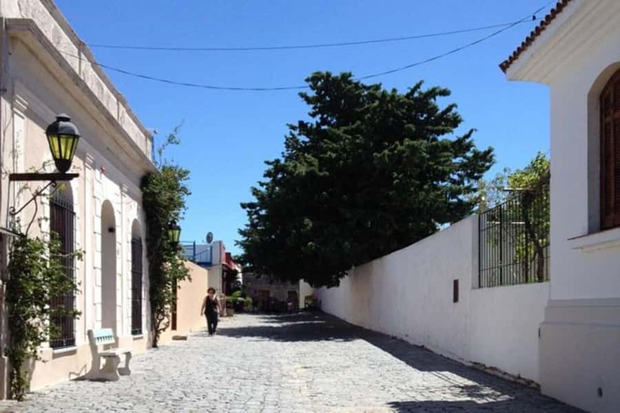 Colonia del Sacramento: Small-Group Day Trip - Key highlights you’ll feel right away