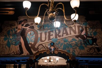 El Querandi Tango Show in Buenos Aires - The Live Quartet and Vocalists: Bandoneón Leads, Then the Whole Room Follows
