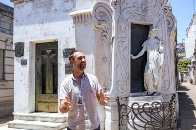 Recoleta Cemetery - Small Group Tour of History & Secrets - The 150-minute flow: a tight walk with story stops (not a sprint)