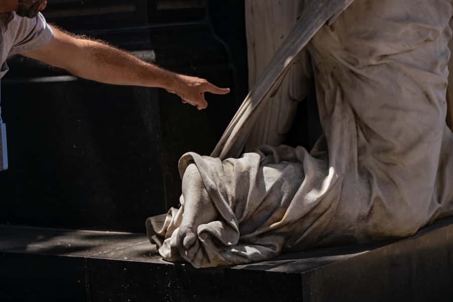 Recoleta Cemetery - Small Group Tour of History & Secrets - What makes Esteban’s approach work (and why reviews keep praising it)