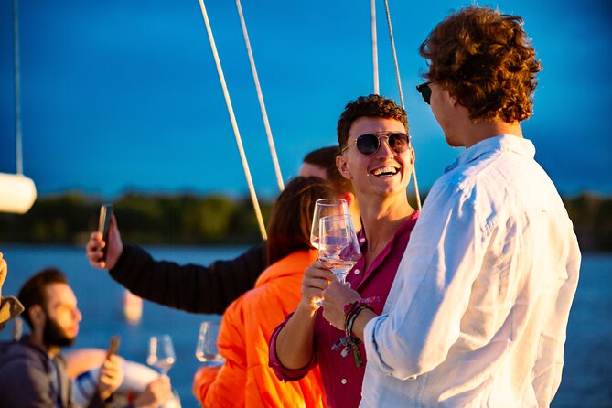 Sailing with Wine Tasting in Buenos Aires - A 4 pm departure that builds naturally toward sunset